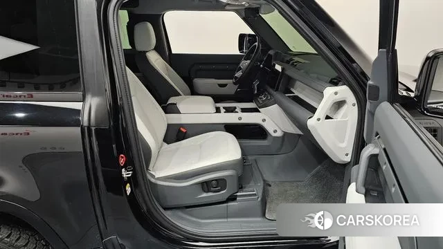 Land Rover Defender (L663) 2025 Черный из Кореи, фото 2