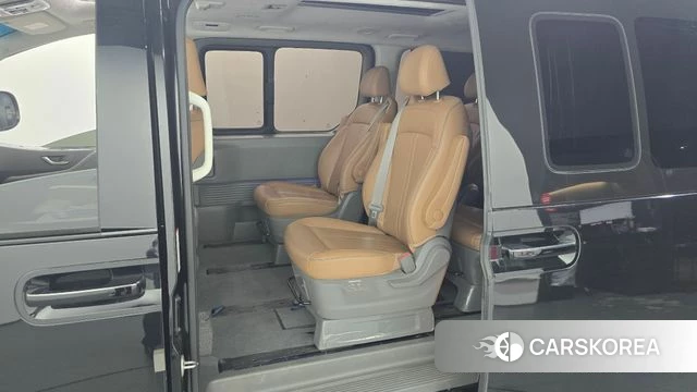 Hyundai Staria 2023 Черный из Кореи, фото 2