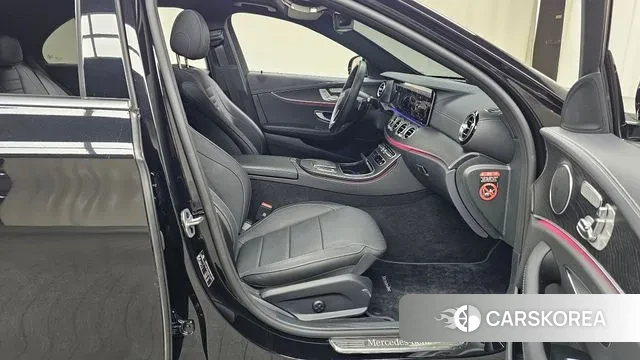 Mercedes-Benz E-Class W213 2023 Черный из Кореи, фото 2