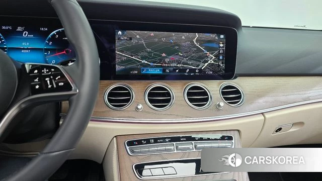 Mercedes-Benz E-Class W213 2021 Белый из Кореи, фото 2