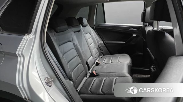 Volkswagen Tiguan second Generation 2018 Серебристо-серый из Кореи, фото 2
