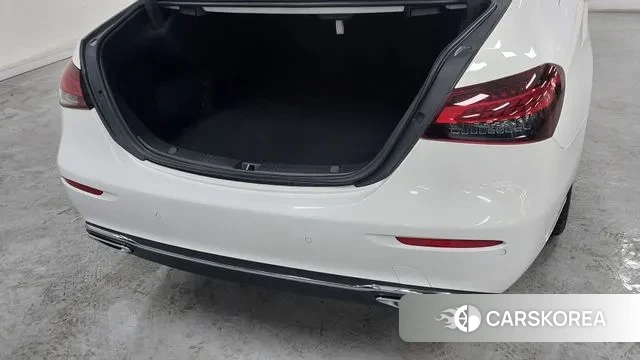 Mercedes-Benz E-Class W213 2022 Белый из Кореи, фото 2