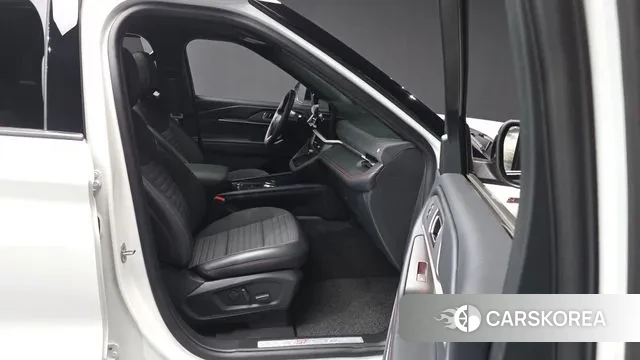 Ford Explorer 6th Generation 2025 Белый из Кореи, фото 2