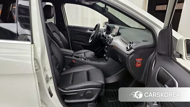 Mercedes-Benz B-Class W246 2018 Белый из Кореи, фото 2