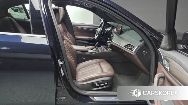 BMW 5 Series (G30) 2021 Черный из Кореи, фото 2