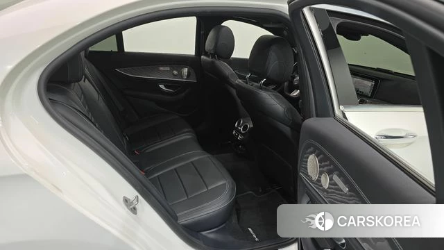 Mercedes-Benz E-Class W213 2021 Белый из Кореи, фото 2