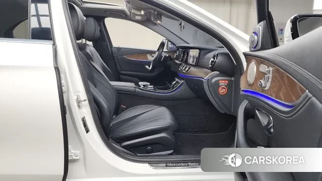 Mercedes-Benz E-Class W213 2018 Белый из Кореи, фото 2