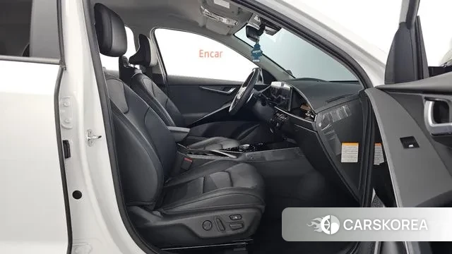 Kia Di Ol Nu Niro 2023 Белый из Кореи, фото 2