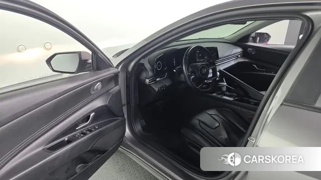 Hyundai Avante Hybrid (CN7) 2021 Серебристо-серый из Кореи, фото 2