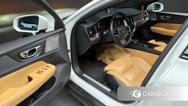 Volvo V60 Cross-Country 2nd Generation 2021 Белый из Кореи, фото 2