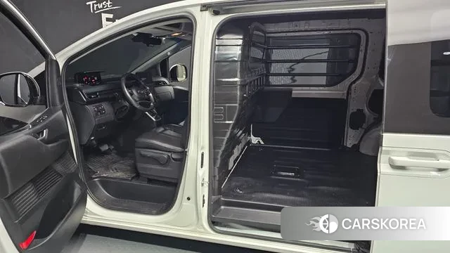 Hyundai Staria 2021 Белый из Кореи, фото 2