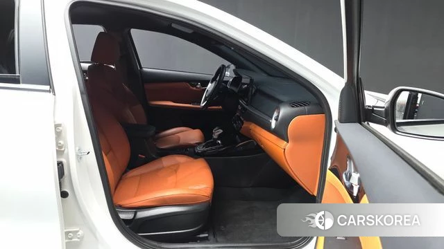 Kia The New K3 2nd generation 2023 Белый из Кореи, фото 2
