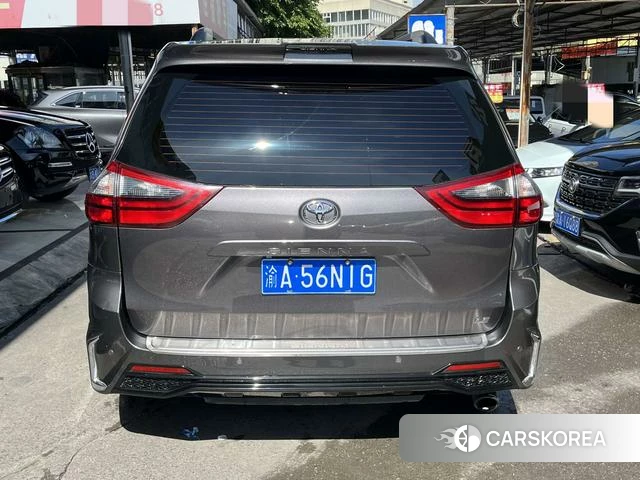 Toyota Sienna 2021 Темно-серый из Китая, фото 2