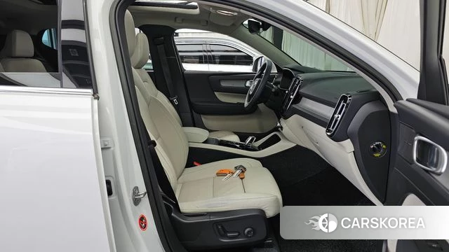 Volvo XC40 2022 Белый из Кореи, фото 2