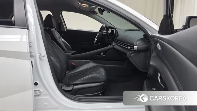 Hyundai The New Avante (CN7) 2023 Белый из Кореи, фото 2