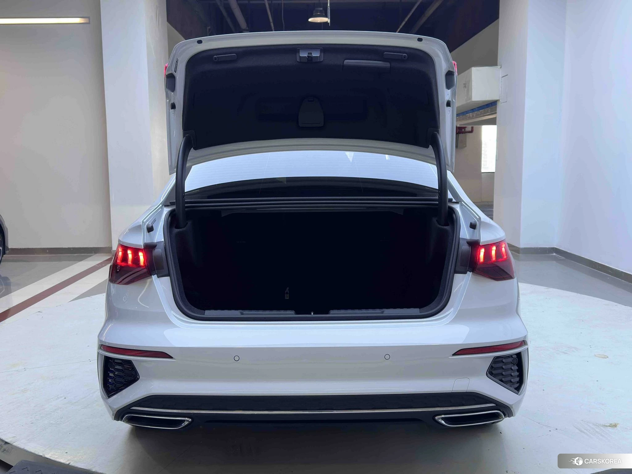 Audi A3 2023 Белый из Китая, фото 2