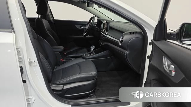 Kia The New K3 2nd generation 2021 Белый из Кореи, фото 2