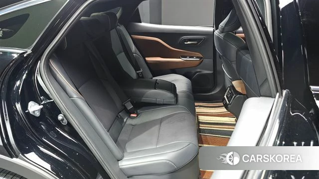 Toyota Crown Crossover 2025 Черный из Кореи, фото 2