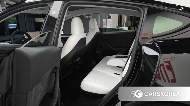 Tesla Model Y 2024 Черный из Кореи, фото 2