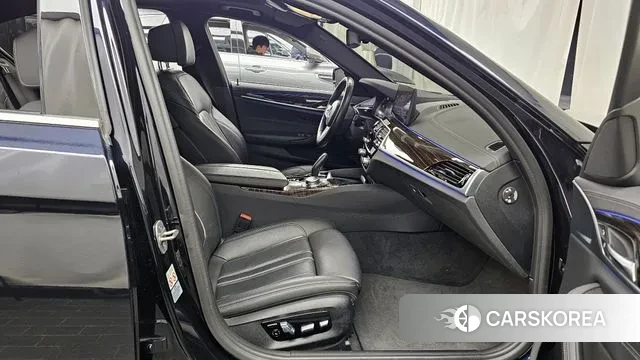 BMW 5 Series (G30) 2022 Черный из Кореи, фото 2