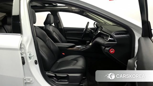 Toyota Camry (XV70) 2019 Белый из Кореи, фото 2