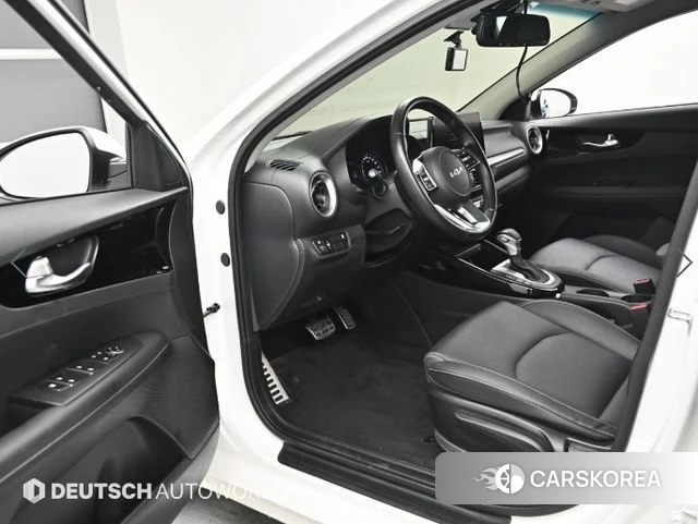Kia The New K3 2nd generation 2023 Белый из Кореи, фото 2
