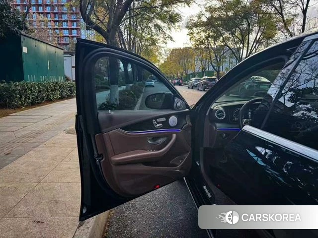 Mercedes-Benz E-class 2022 Черный из Китая, фото 2