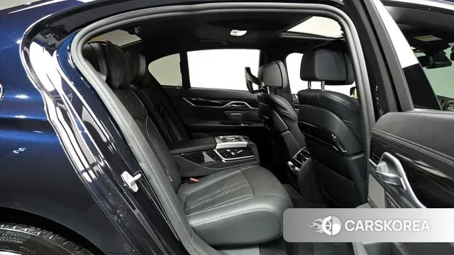 BMW 7 Series (G11) 2018 Черный из Кореи, фото 2