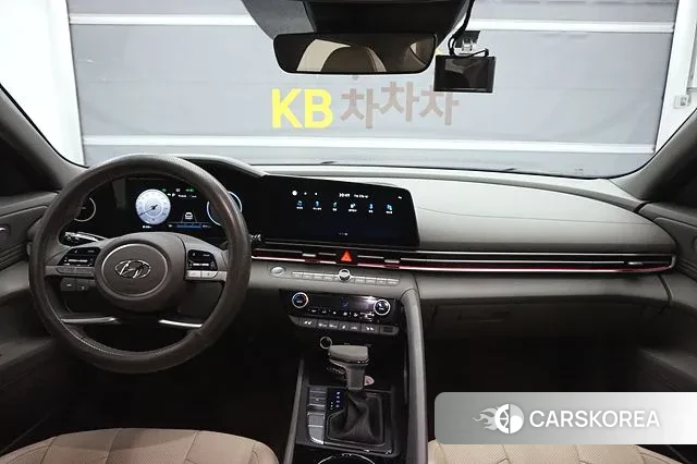 Hyundai Avante (CN7) 2023 Серебристо-серый из Кореи, фото 2