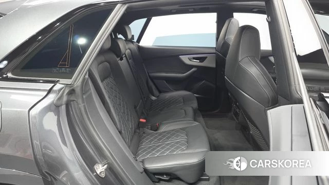 Audi Q8 (4M) 2024 Серый из Кореи, фото 2