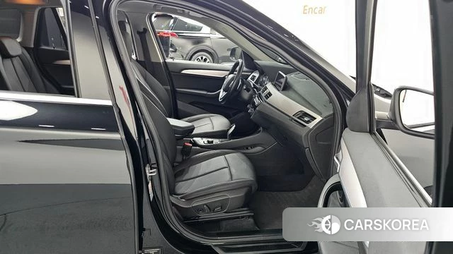 BMW X1 (F48) 2020 Черный из Кореи, фото 2