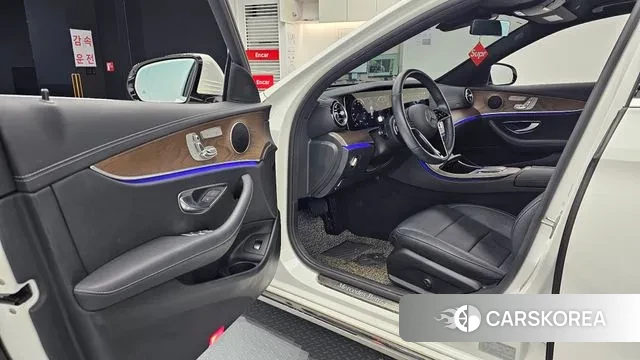 Mercedes-Benz E-Class W213 2022 Белый из Кореи, фото 2