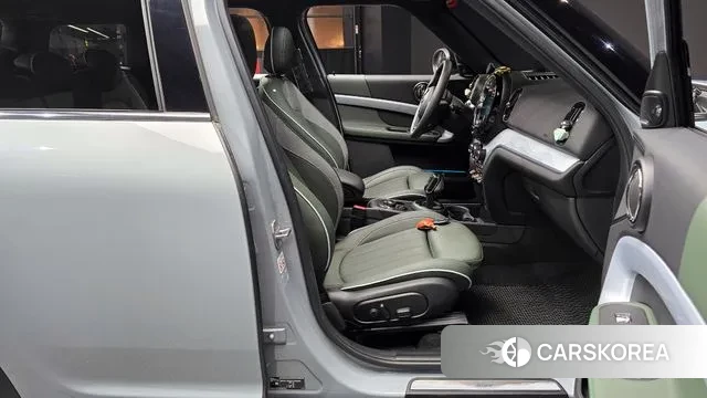 Mini Cooper S Countryman 2022 Светло-серебряный цвет из Кореи, фото 2