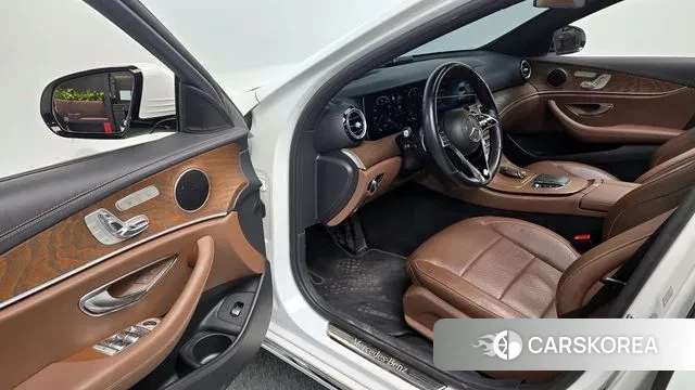 Mercedes-Benz E-Class W213 2021 Белый из Кореи, фото 2