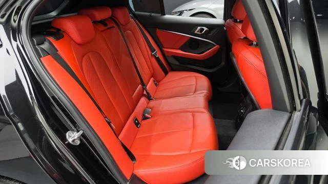 BMW 1 Series (F40) 2021 Черный из Кореи, фото 2
