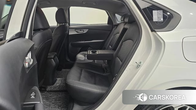 Kia The New K3 2nd generation 2022 Белый из Кореи, фото 2