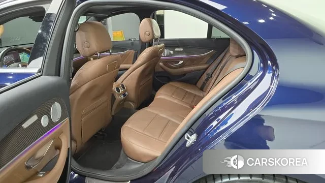 Mercedes-Benz E-Class W213 2018 Синий из Кореи, фото 2