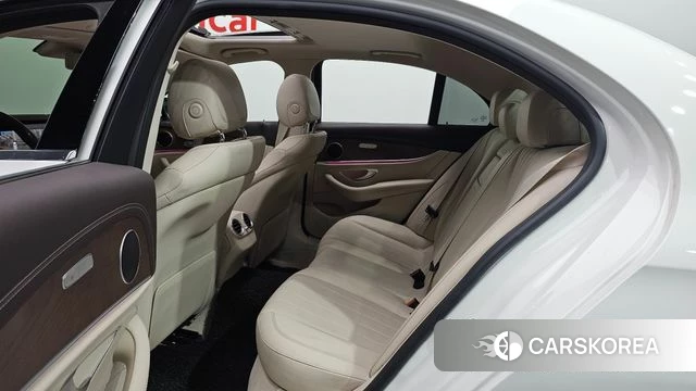 Mercedes-Benz E-Class W213 2019 Белый из Кореи, фото 2