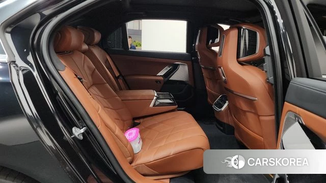BMW 7 Series (G70) 2024 Черный из Кореи, фото 2