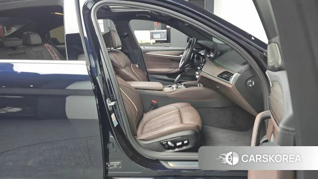 BMW 5 Series (G30) 2021 Черный из Кореи, фото 2