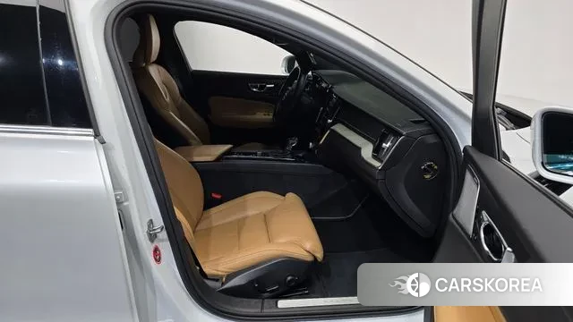 Volvo S60 3rd generation 2019 Белый из Кореи, фото 2