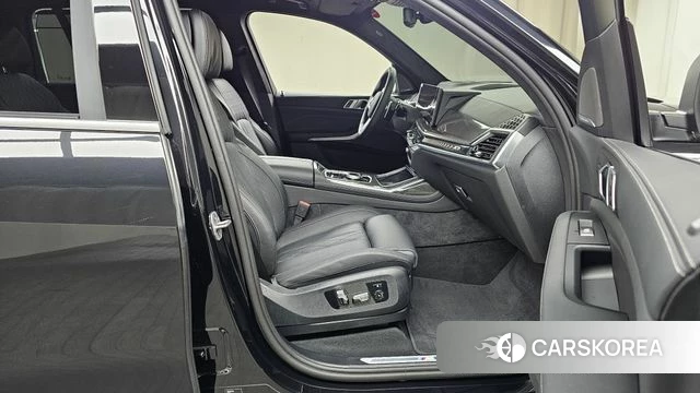 BMW X7 (G07) 2025 Черный из Кореи, фото 2