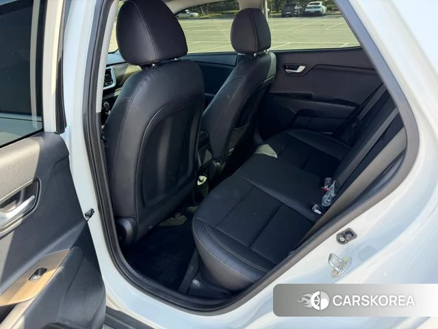 Kia Stonic 2018 Белый из Кореи, фото 2