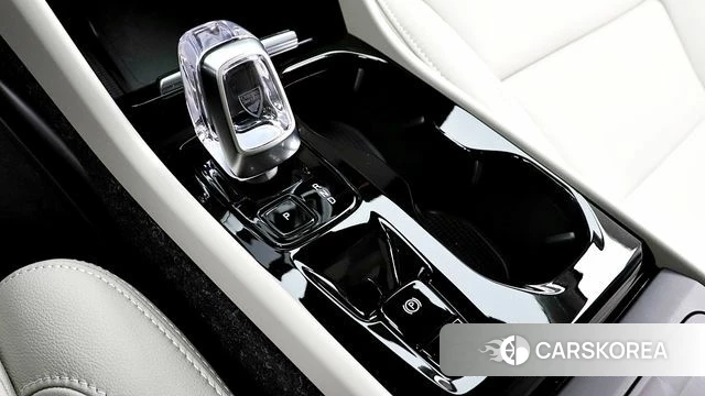 Volvo XC40 2025 Белый из Кореи, фото 2
