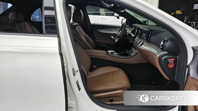 Mercedes-Benz E-Class W213 2020 Белый из Кореи, фото 2