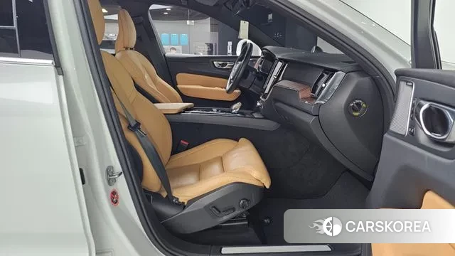 Volvo XC60 second Generation 2025 Белый из Кореи, фото 2