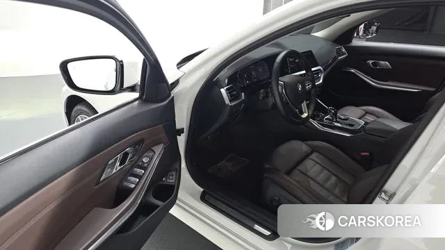 BMW 3 Series (G20) 2021 Белый из Кореи, фото 2