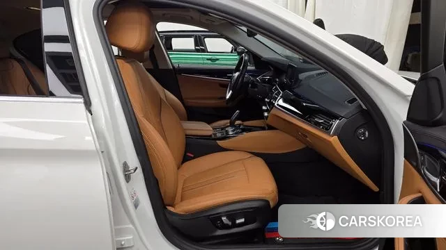 BMW 5 Series (G30) 2020 Белый из Кореи, фото 2