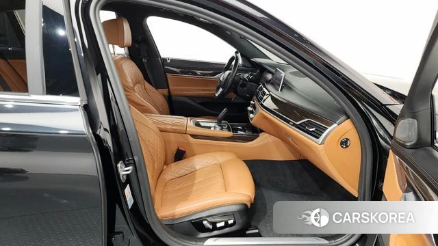 BMW 7 Series (G11) 2020 Черный из Кореи, фото 2