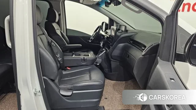 Hyundai Staria 2023 Белый из Кореи, фото 2